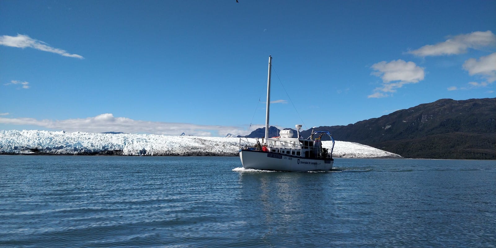 Científicos penquistas analizarán extraño fenómeno en mar de la Patagonia chilena