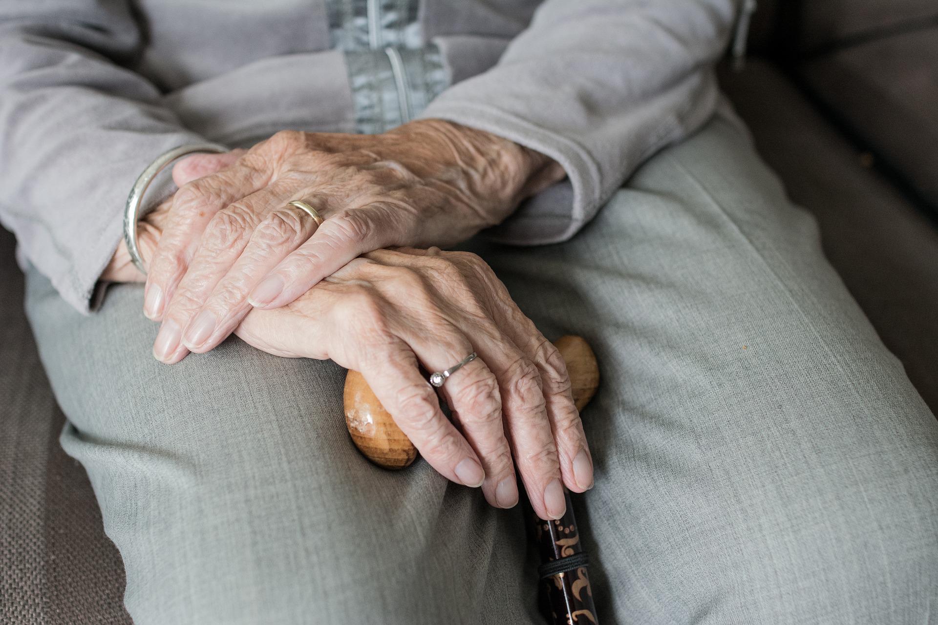 Acusan abandono de adulta mayor de 87 años en Angol: Fue encontrada en precarias condiciones