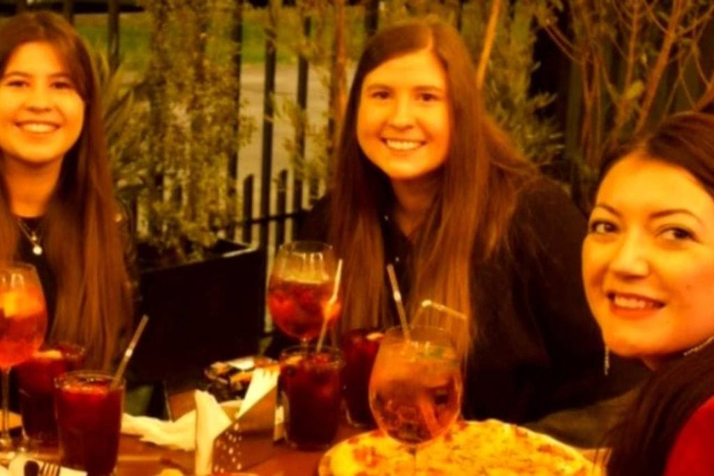 La historia tras la foto juntas: Enfermera imputada se “coló” en festejo familiar de Pola Álvarez