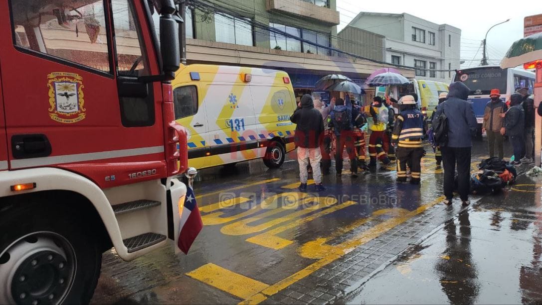 Concepción: Madre y su hijo de 5 años fueron atropellados por una micro en calle Freire