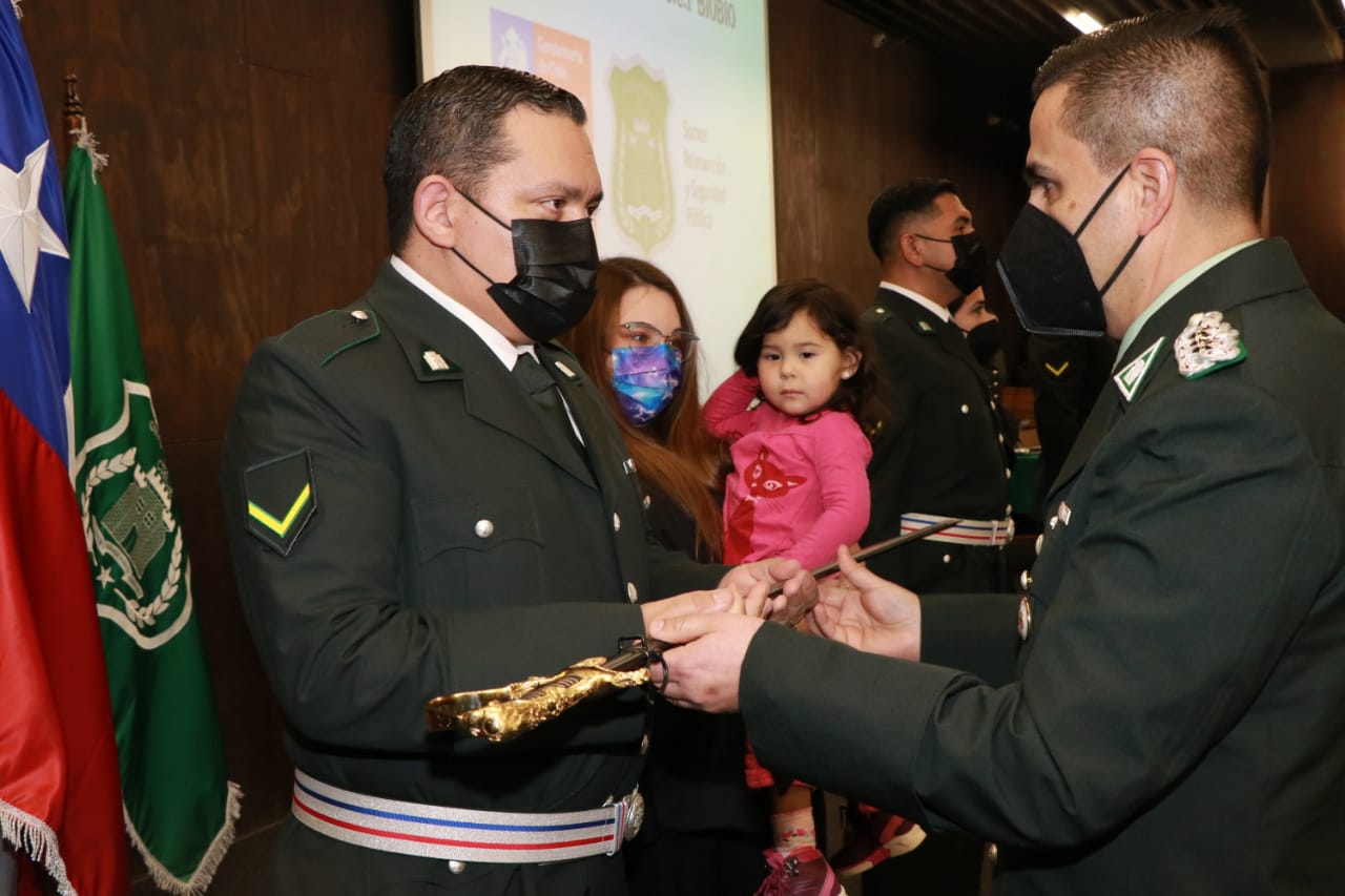 Gendarmes del Centro Penitenciario Biobío recibieron nuevos grados en su carrera