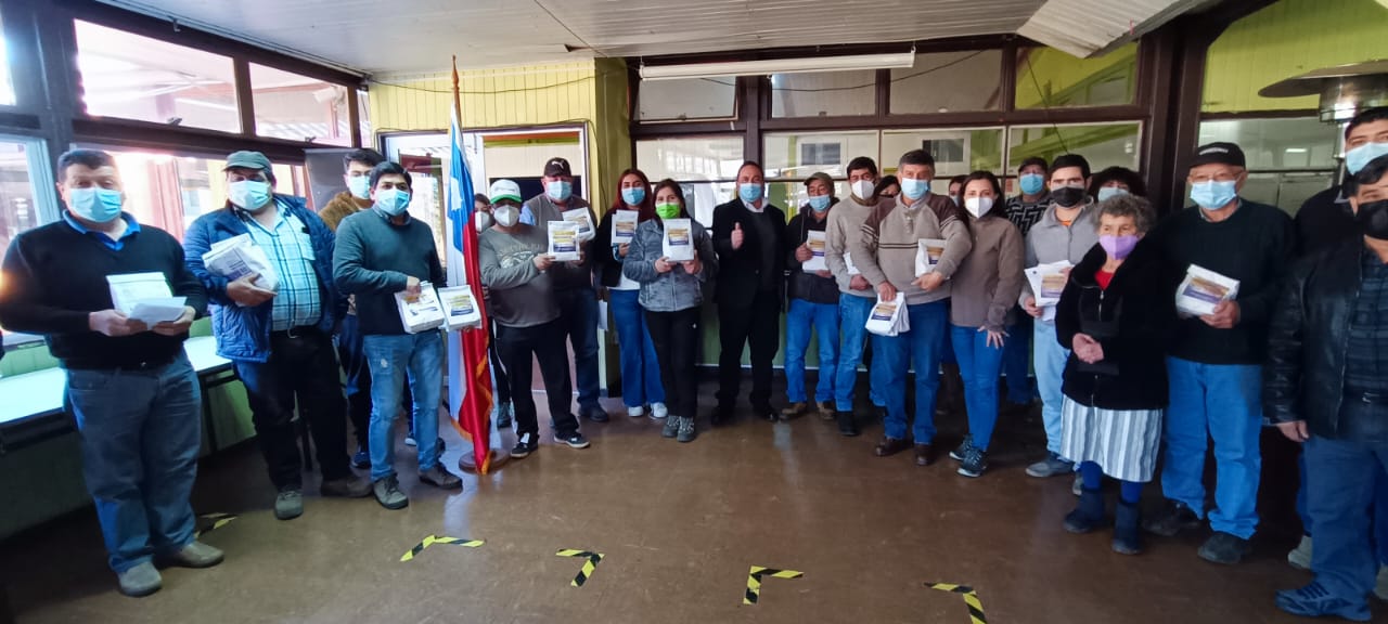 Apicultores de Antuco recibieron suplemento nutricional para sus abejas tras fuertes nevazones