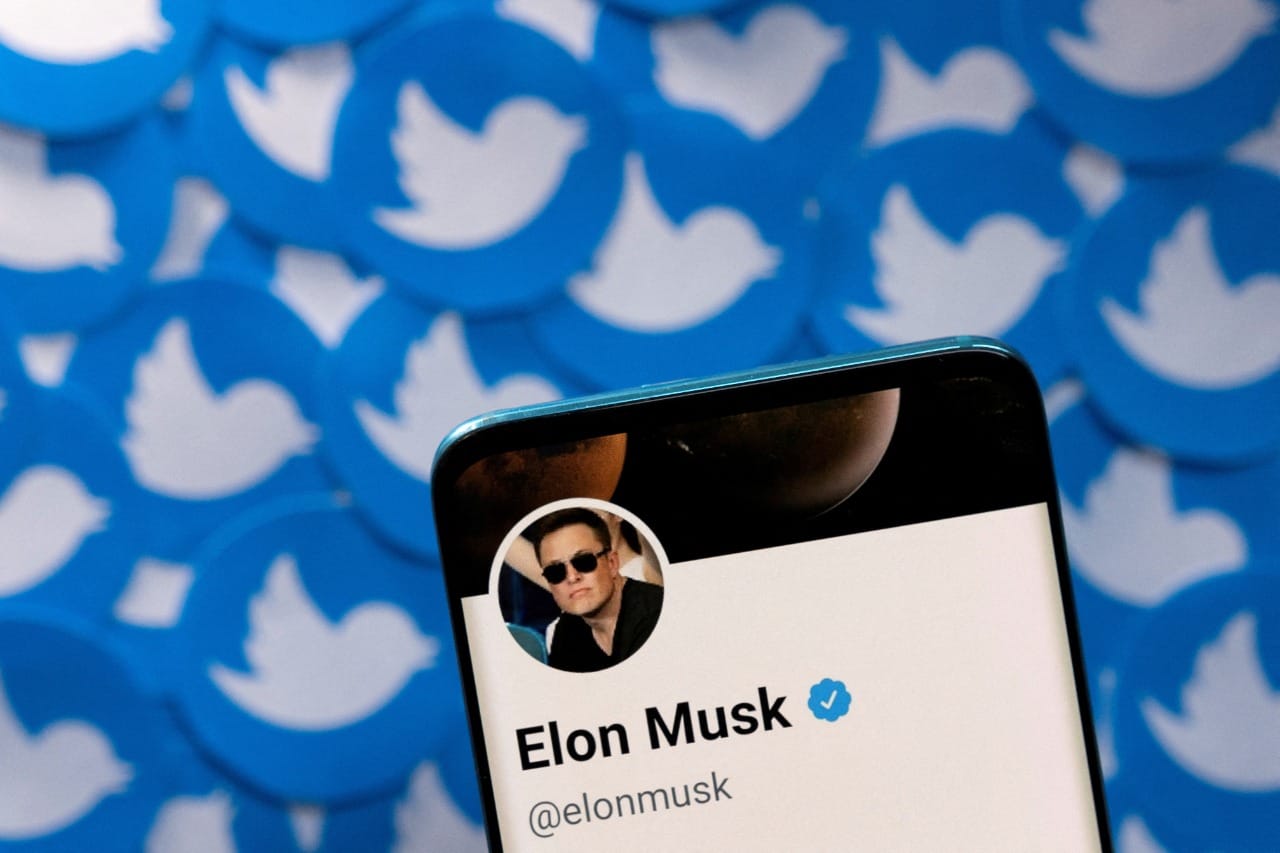 Las acciones de Twitter suben tras últimas polémicas y demanda contra Musk