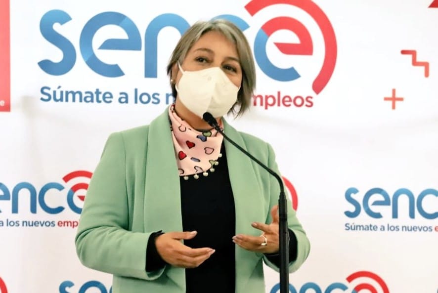“Una persona no va a dirigir su voto en función de un bono”: Ministra Jara por acusaciones de intervencionismo
