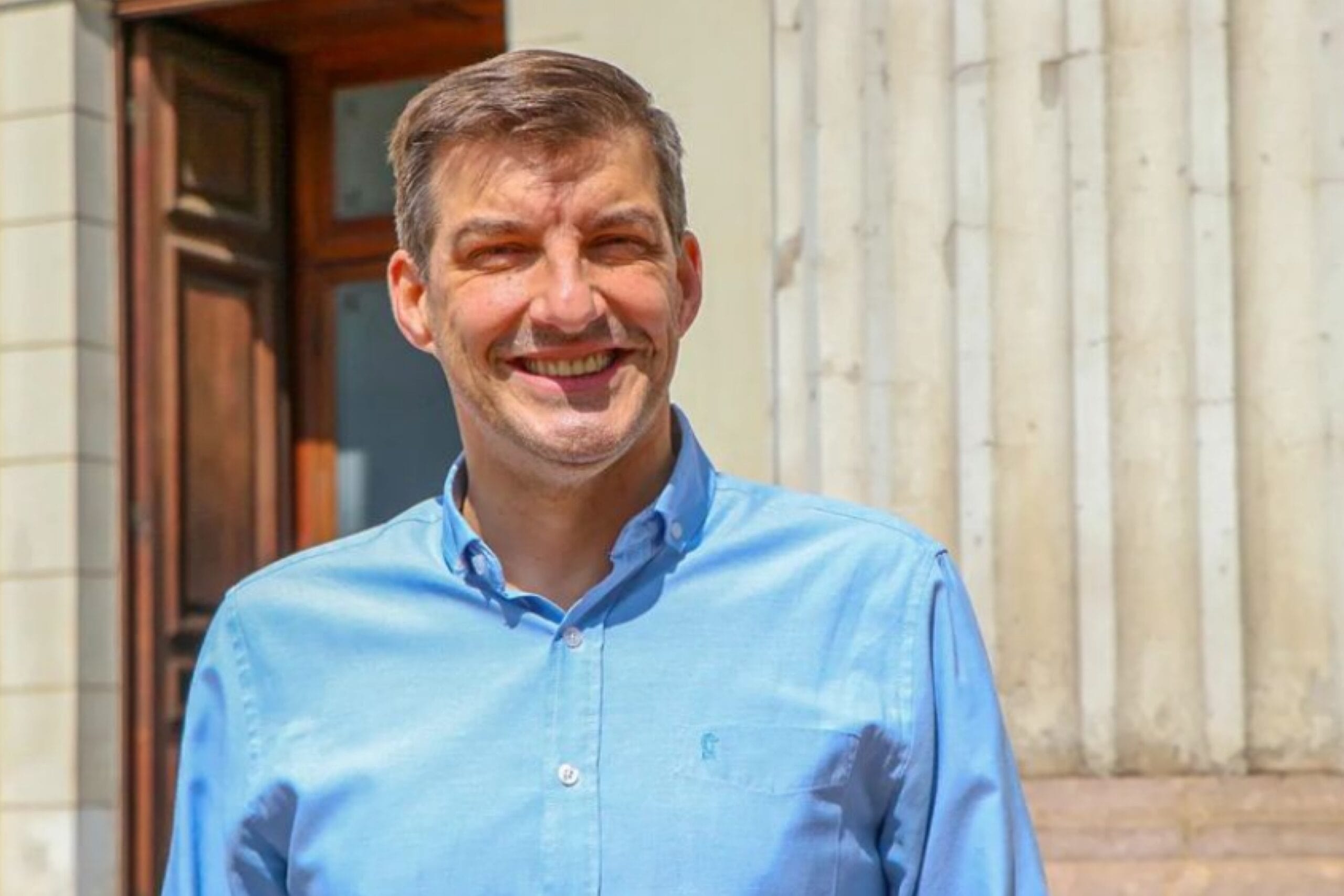 Violenta riña se registró en conversatorio de Daniel Stingo sobre la nueva Constitución