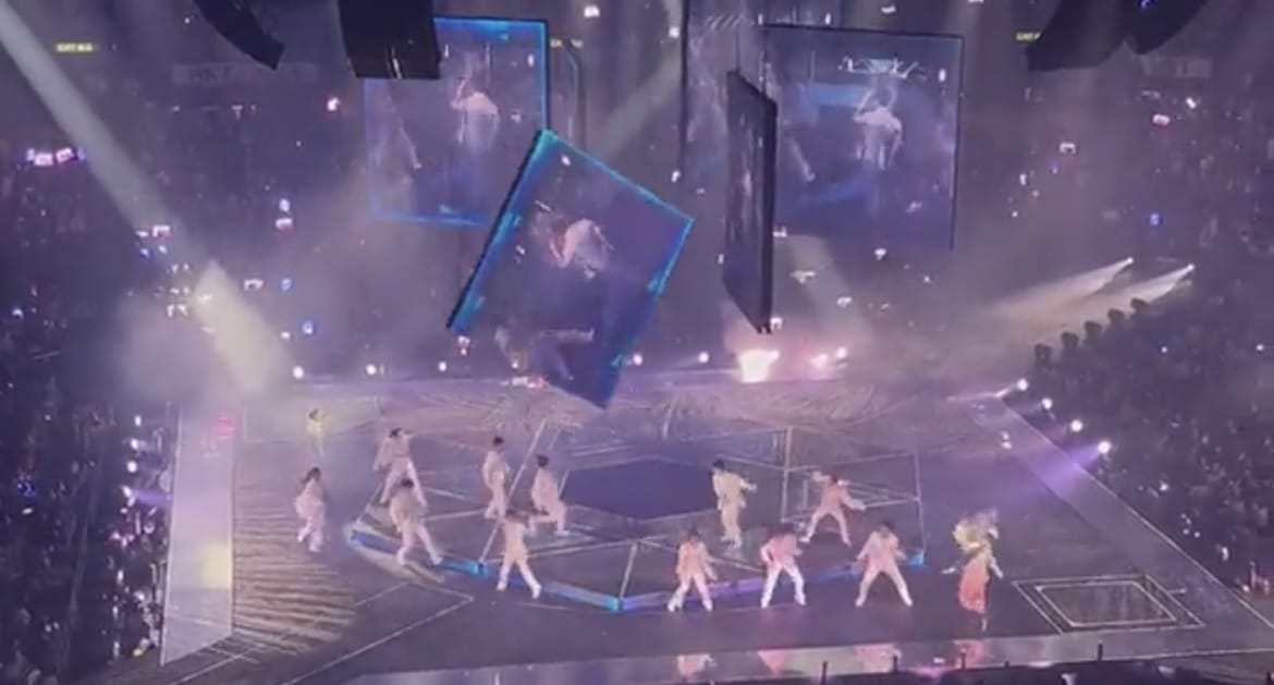 Pantalla gigante cayó sobre bailarín en pleno concierto en Hong Kong