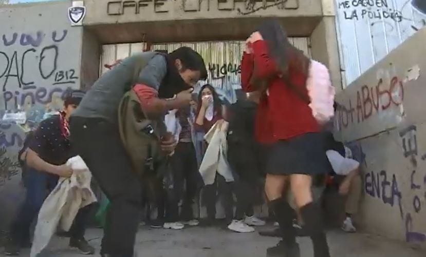 Teleserie de Mega revela que abordará temática de protestas: “Falté al colegio para venir a la marcha”