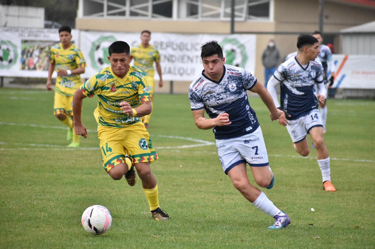 Naval sigue en la pelea y no da por perdida la clasificación en la Tercera B