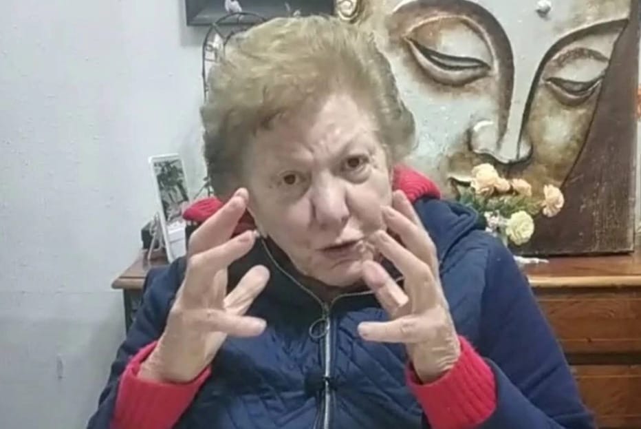 “Señor Boric, si tuviese plata me iría de Chile”: Tía Yoli en alerta por su predicción para octubre