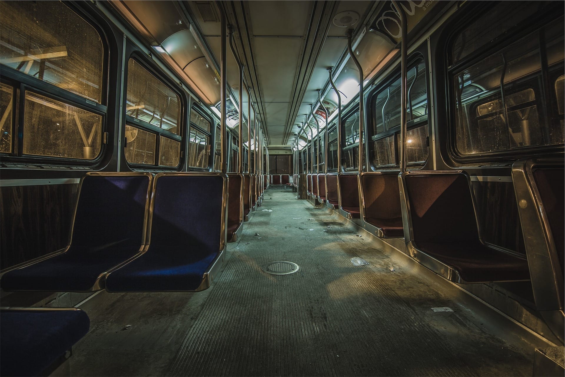 Bus con pasajeros cayó a un precipicio y dejó decena de muertos