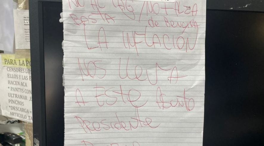 Delincuentes asaltan bodega en Maipú y dejan panfleto: “La inflación nos lleva a este asunto”