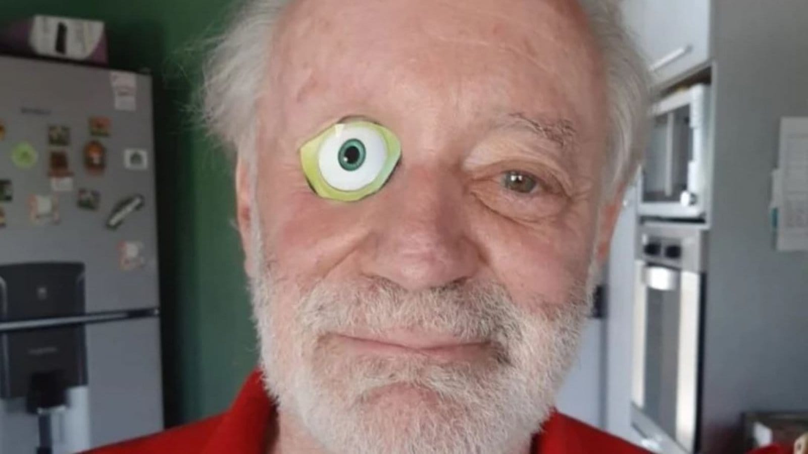 Hombre tuerto se pegó un ojo para registrarse en una app: “Lo hice porque no me quedó otra”