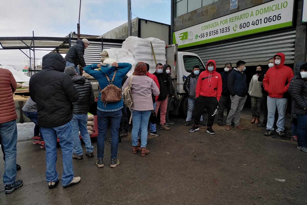 Se acentúa crisis por falta de pellet: Penquistas hacen largas filas para obtener el combustible