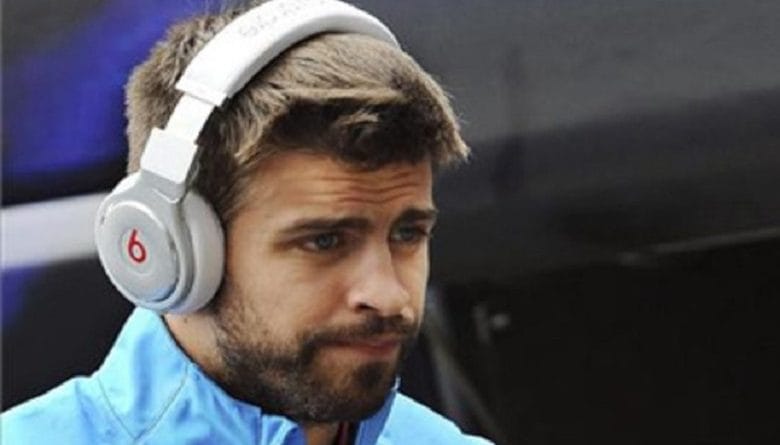 Pillan a Piqué escuchando melancólica y nostálgica canción de Shakira: Hasta lo grabaron