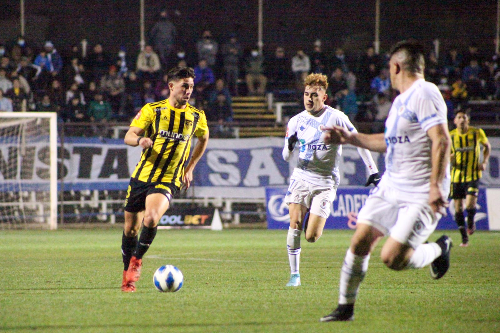 ¡En descenso directo! Fernández Vial tocó fondo en la Primera B