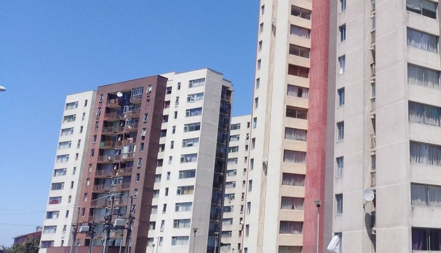 El drama de los vecinos del Mirador de Hualpén: Llevan más de un mes sin un ascensor para un edificio de 17 pisos