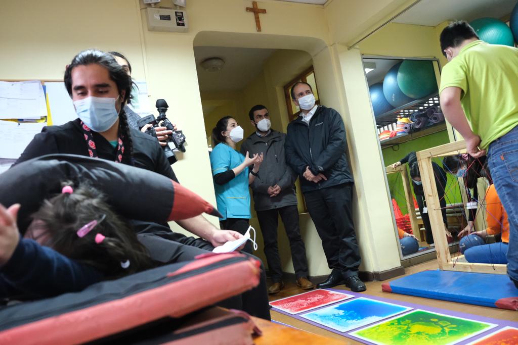 Visitan proyecto educacional inclusivo financiado por subvención del Gobierno Regional