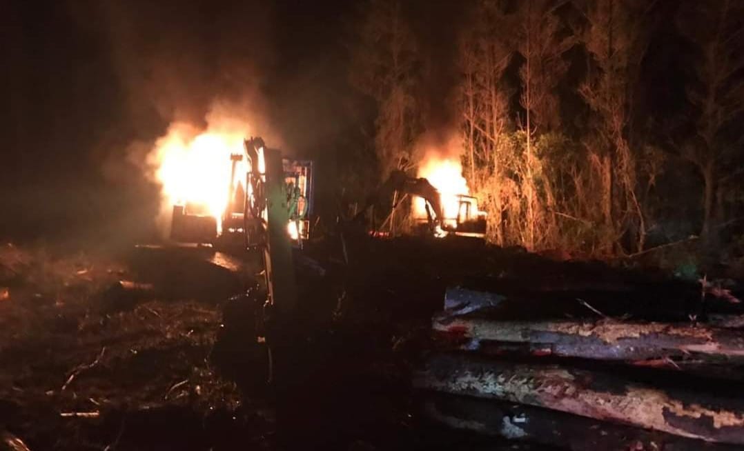 Seis maquinarias quemadas dejó ataque incendiario al norte de Valdivia