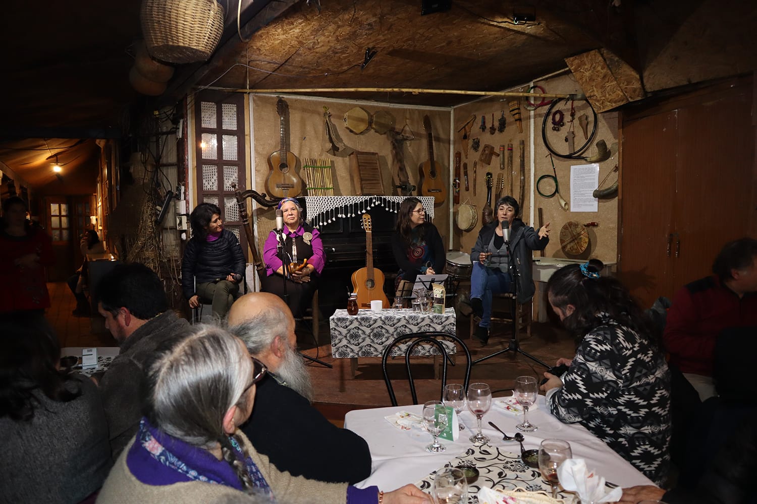 Cocineras locales se reúnen para revivir tradición de los ahumados del Biobío