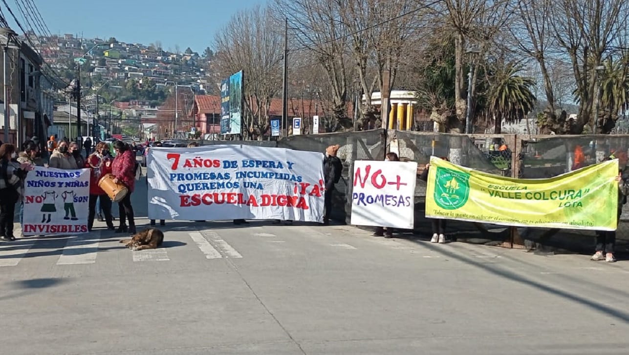 Apoderados de Escuela Colcura cumplen una semana movilizados: “No tenemos solución”