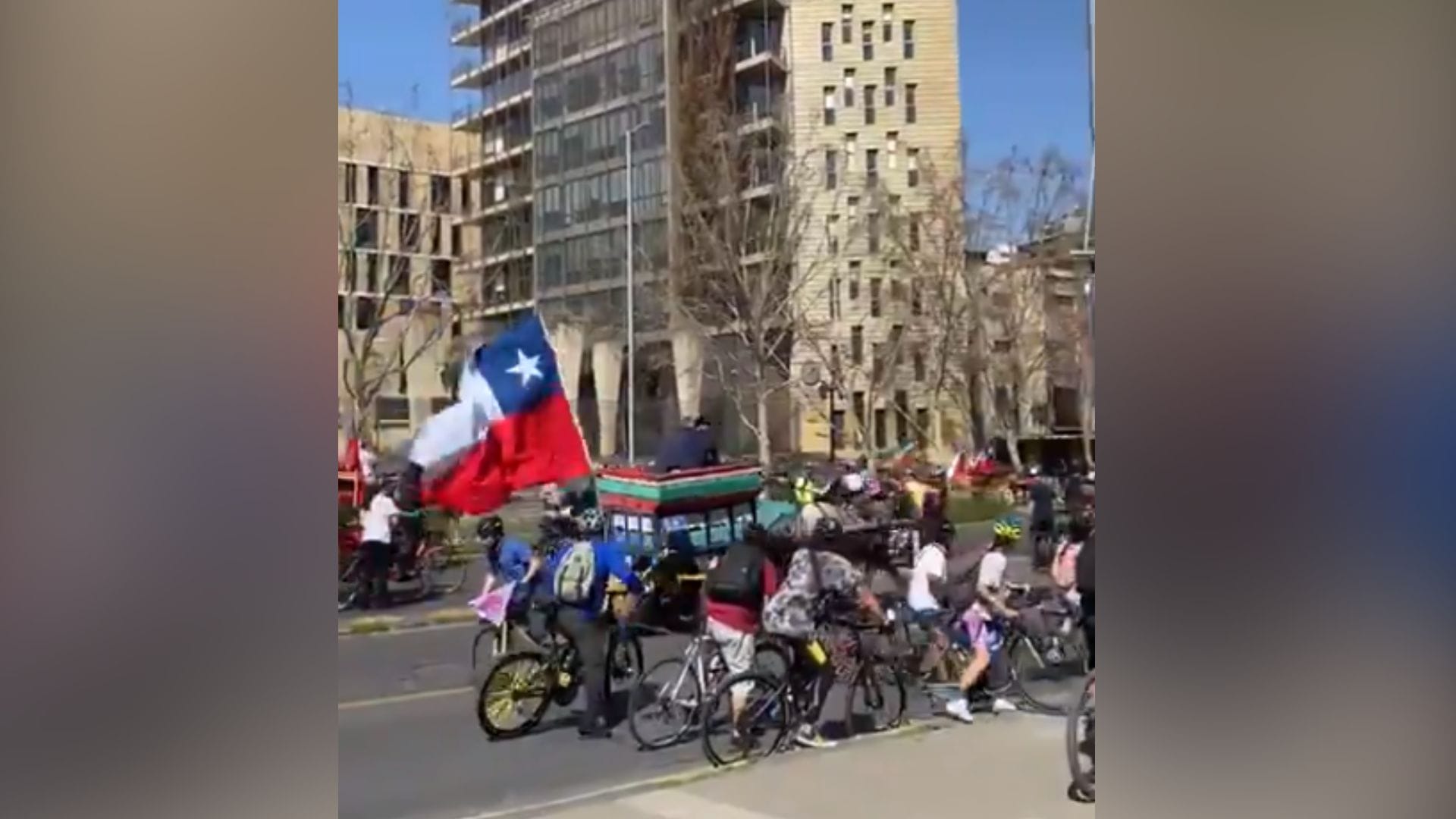 Conductor de carreta que atropelló a ciclistas en Santiago quedó en libertad