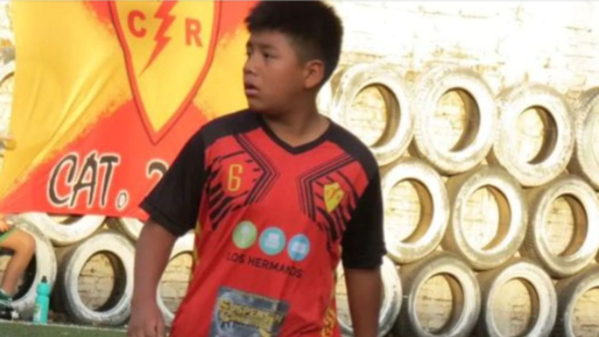 Niño de 11 años murió tras colgarse de un arco de fútbol: Travesaño golpeó su cabeza