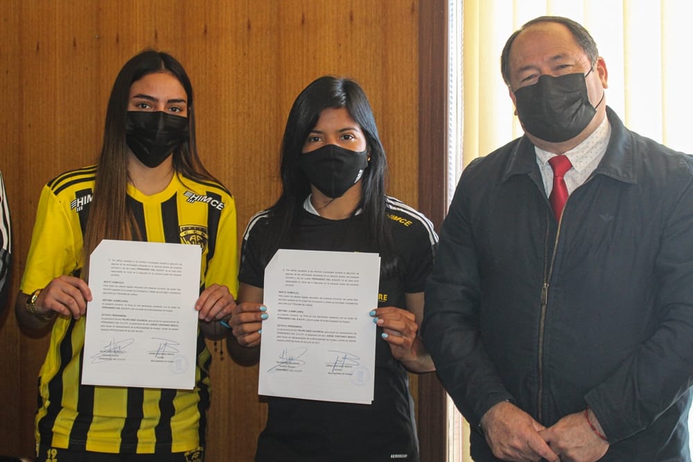 El Fútbol Femenino de Fernández Vial firmó un importante convenio
