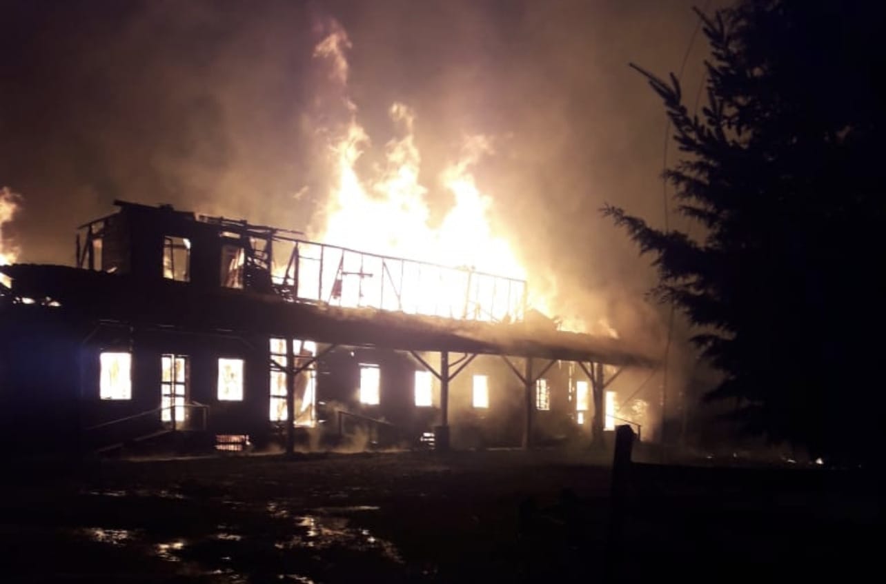 Museo y Molino Grollmus de Contulmo resultaron quemados tras ataque incendiario: Hubo tres lesionados