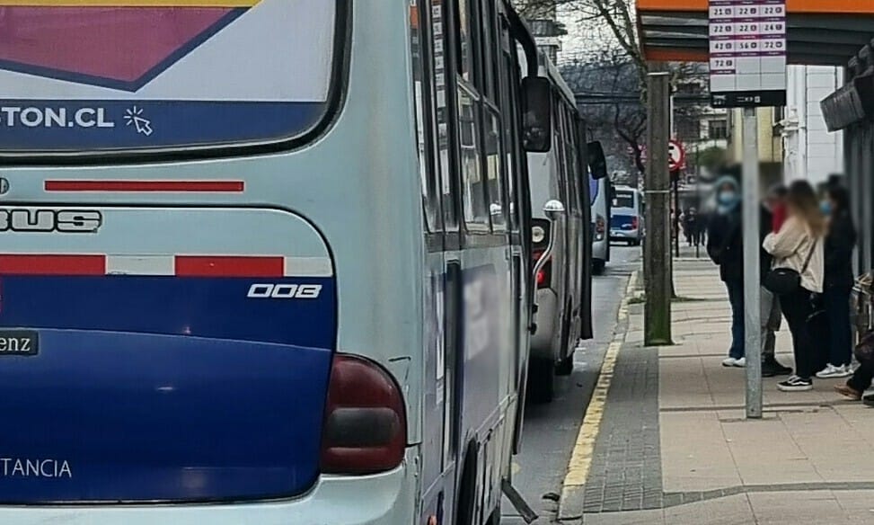 Repudio entre mujeres penquistas: Denuncian acto depravado de hombre en plena micro