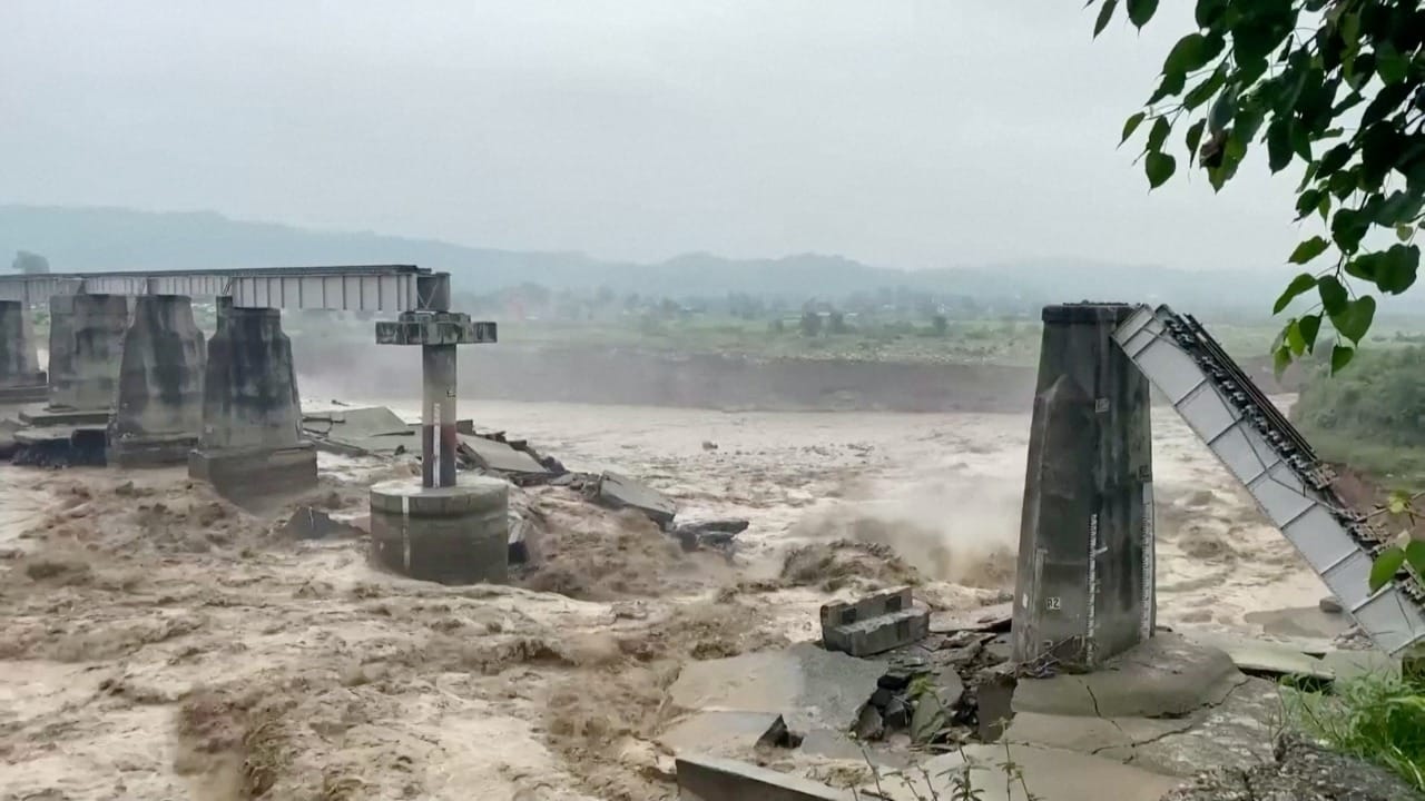 Inundaciones y deslizamientos de tierra dejan decenas de muertos por lluvias monzónicas en India
