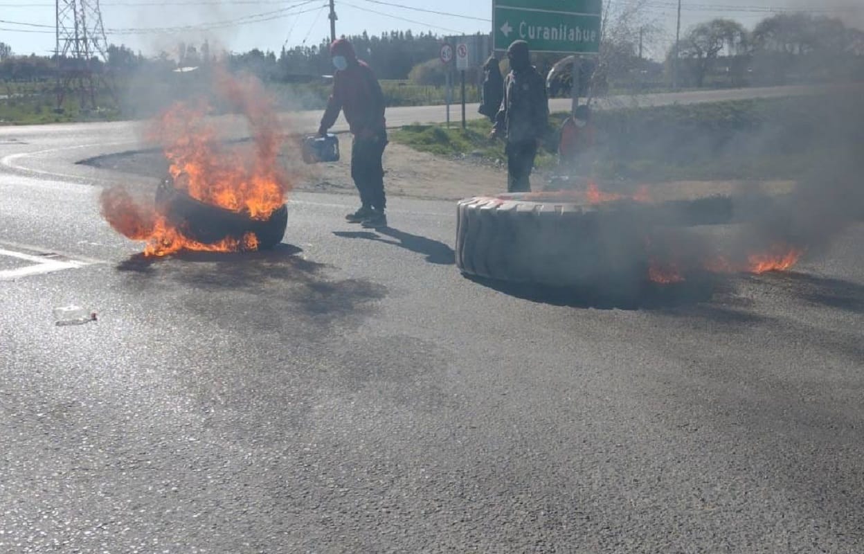 Tras visita a comuneros en huelga en Arauco bloquean tránsito de la Ruta P-20
