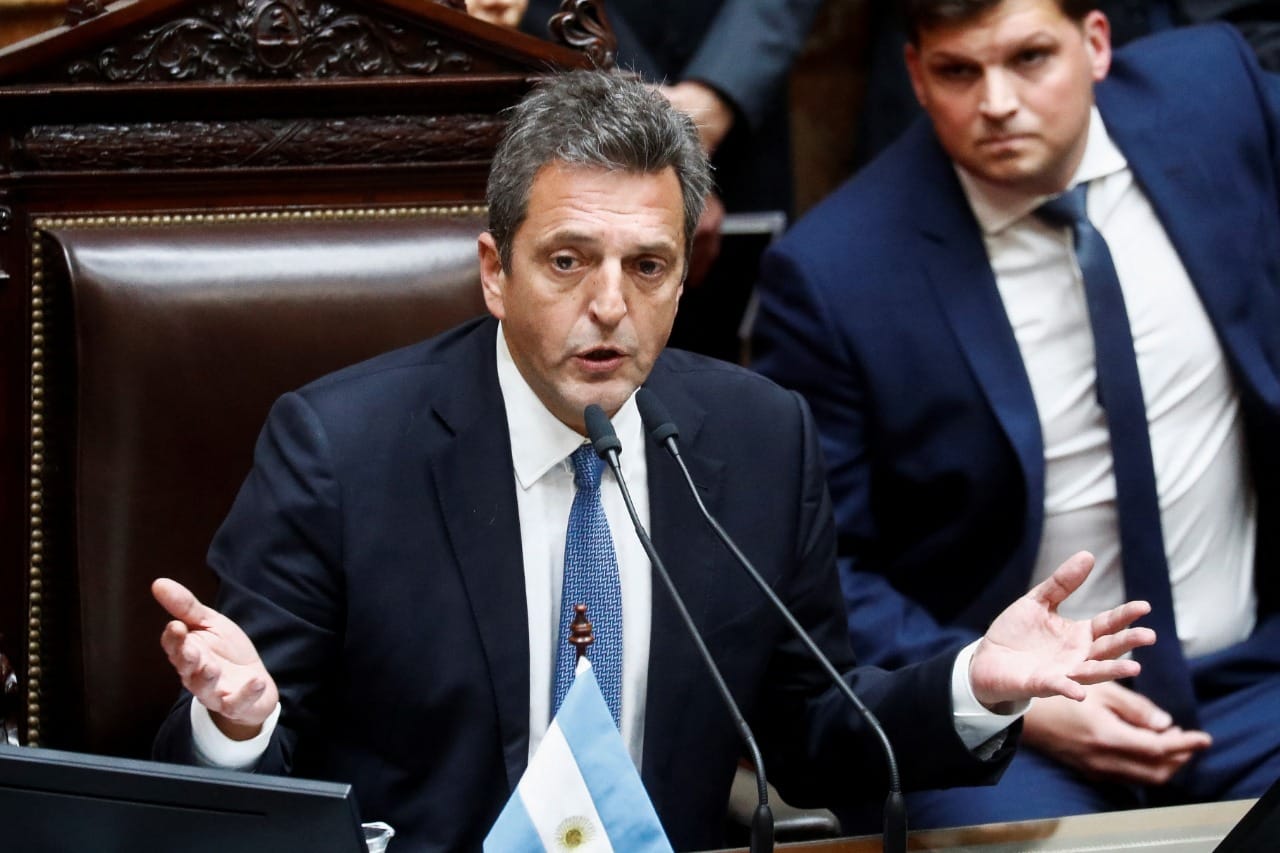 Asume nuevo ministro de Economía en Argentina y se esperan anuncios de austeridad