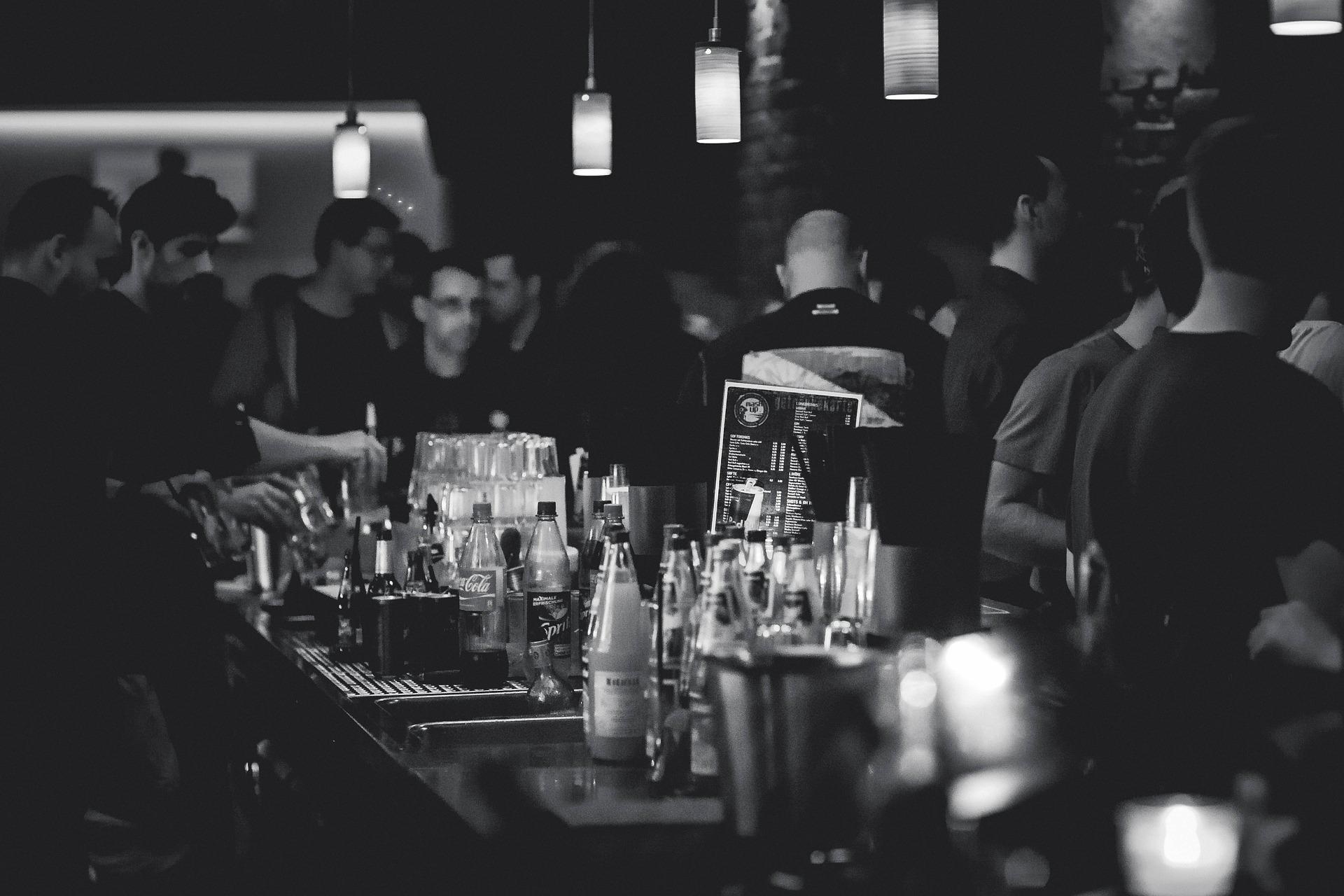 Varios están en el barrio bohemio: Municipio de Concepción no renovó 186 patentes de alcohol a locales
