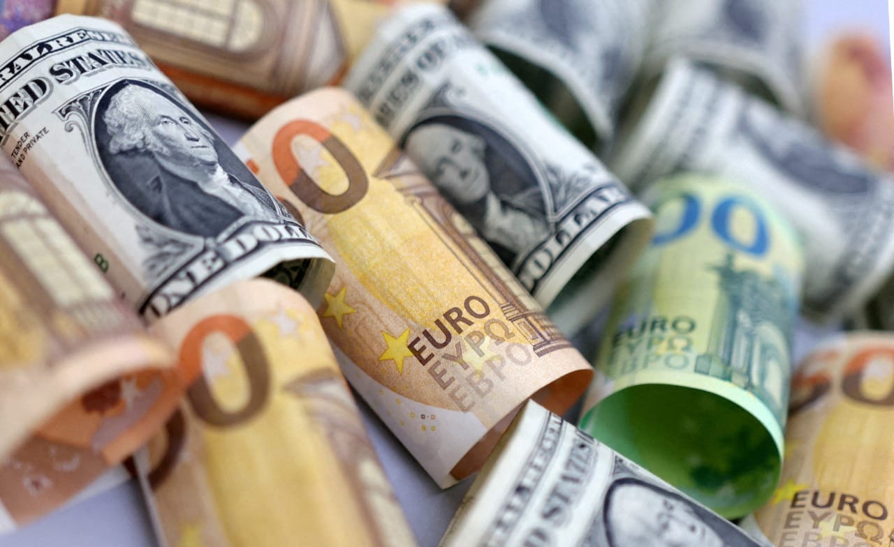 Euro se hunde a su valor más bajo en 20 años por la crisis energética