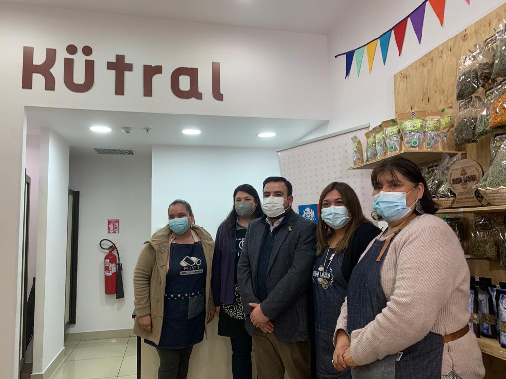 Emprendedoras del Biobío llaman a postular a programa de FOSIS: Inauguraron tienda en Mall