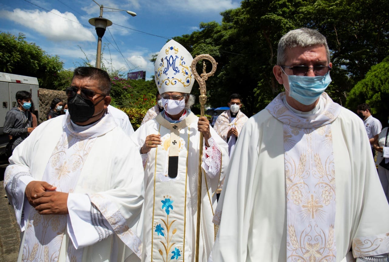 Policía de Nicaragua detiene a obispo y sacerdotes críticos del gobierno de Daniel Ortega
