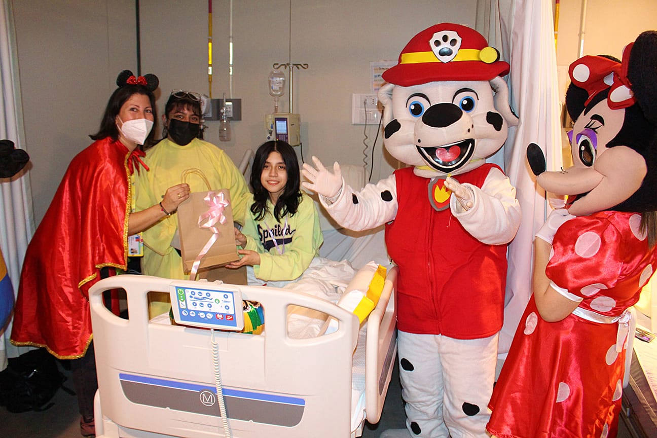 Sorprenden en su día a niños hospitalizados en Las Higueras de Talcahuano