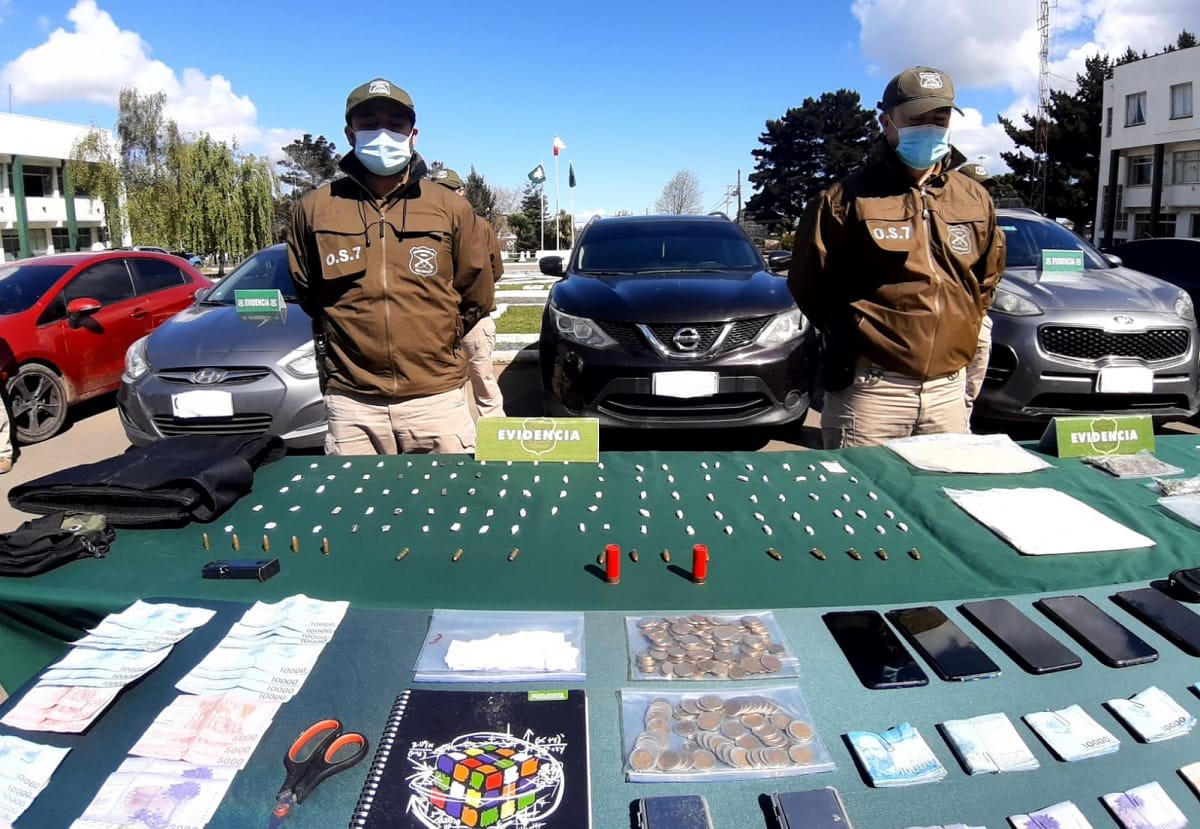 Droga, municiones, chalecos antibalas y autos: Detienen a organización criminal que operaba en Coronel y Lota