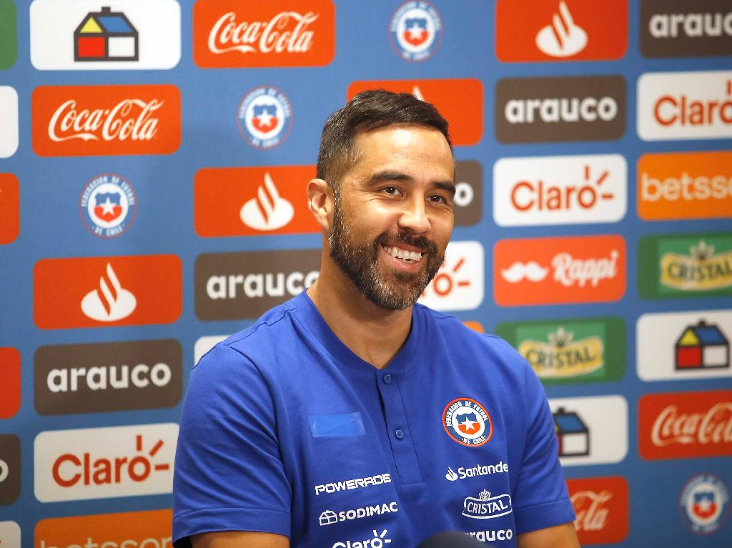 Categórico: Eduardo Berizzo no le cierra la puerta de la Selección Chile a Claudio Bravo
