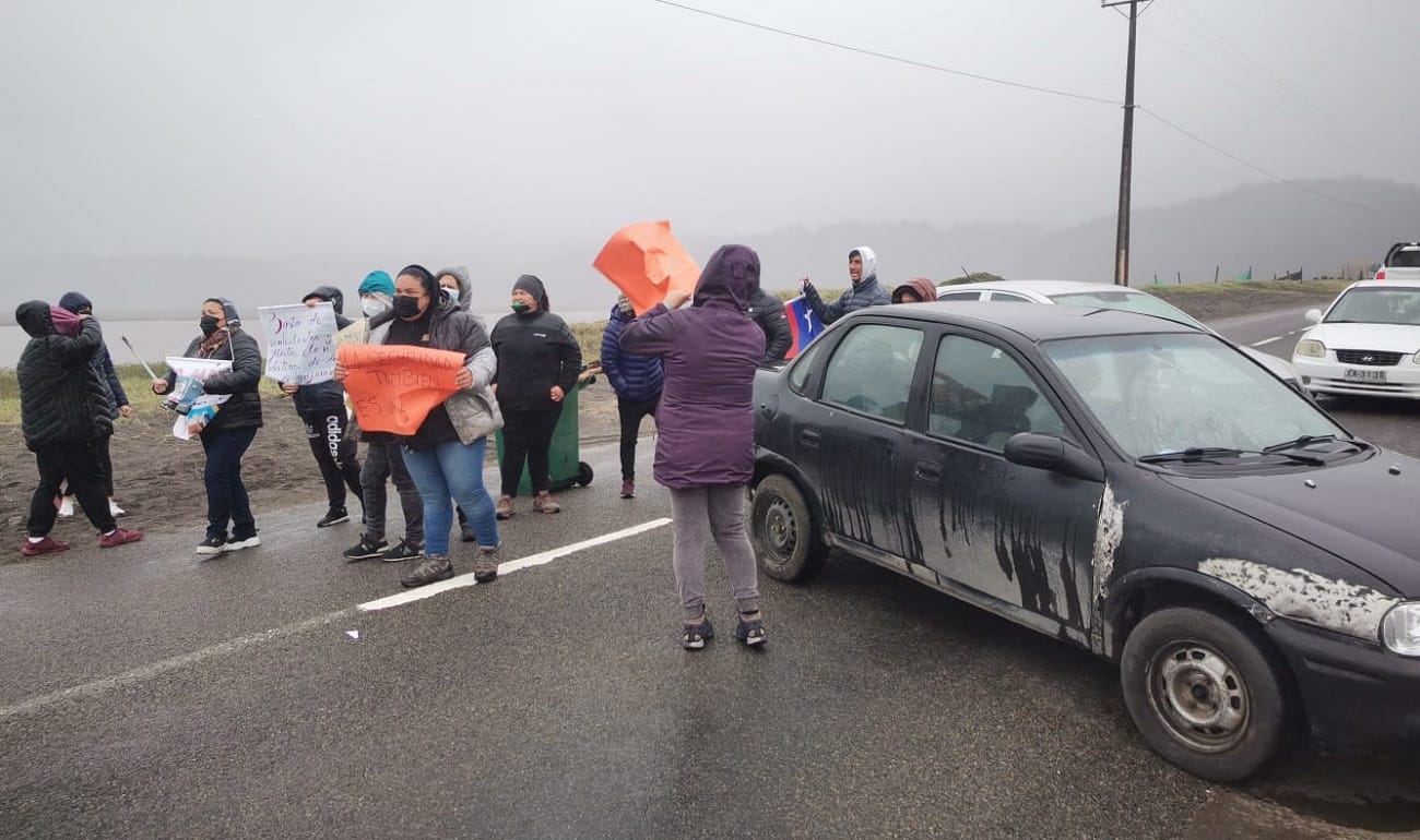 Vecinos de Caleta Lenga cortaron el camino de acceso exigiendo mayor seguridad en el lugar