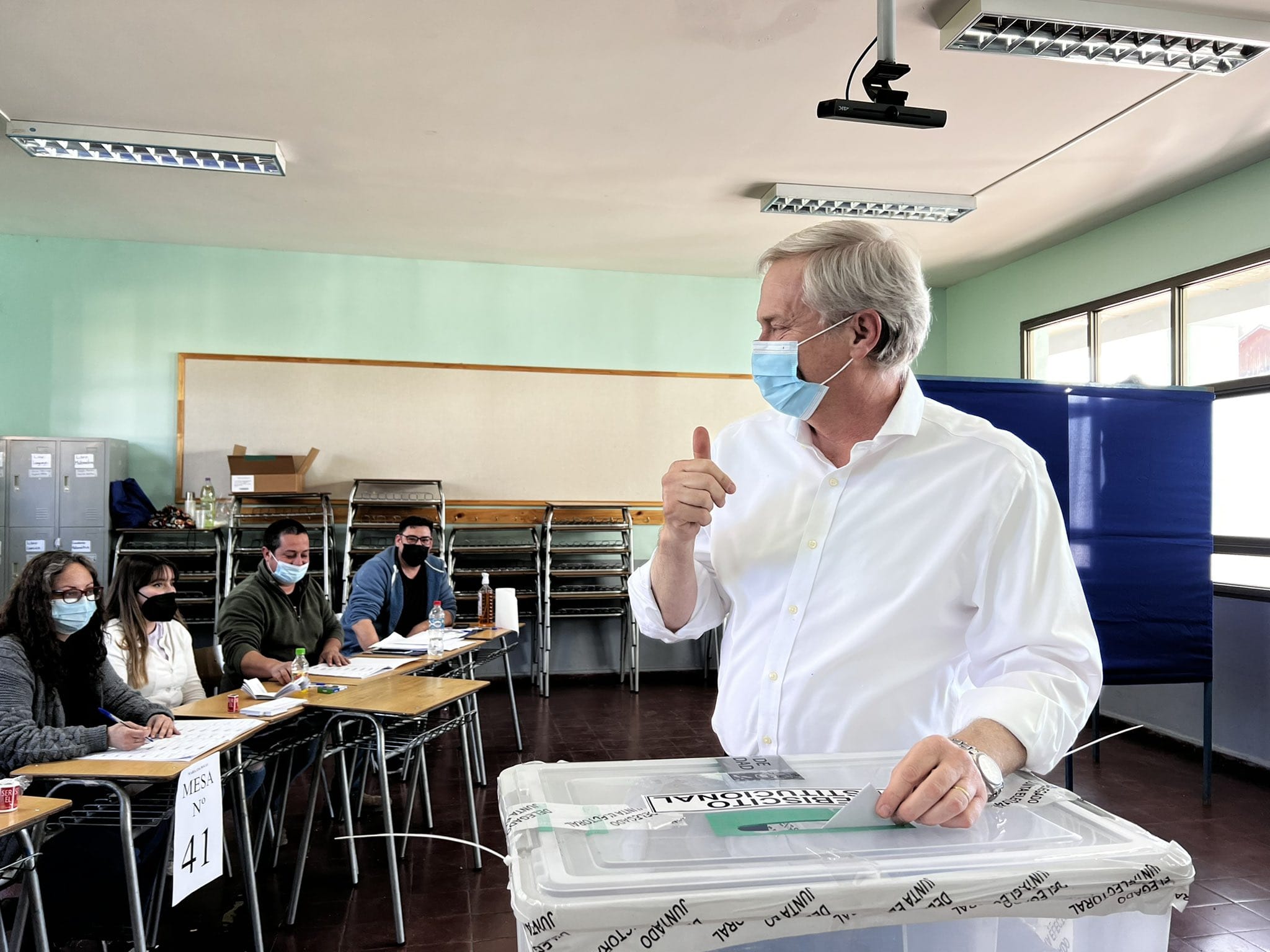 “Un voto por la libertad y futuro de nuestra patria”: José Antonio Kast tras emitir su sufragio