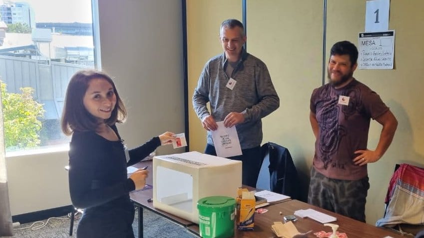 Inician votaciones en Australia y abren mesas en Japón: Suspenden proceso en Haití