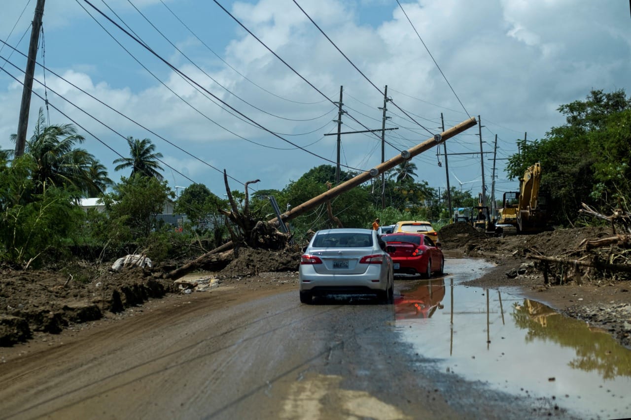 Un millón de personas siguen sin electricidad en Puerto Rico tras el paso de Fiona