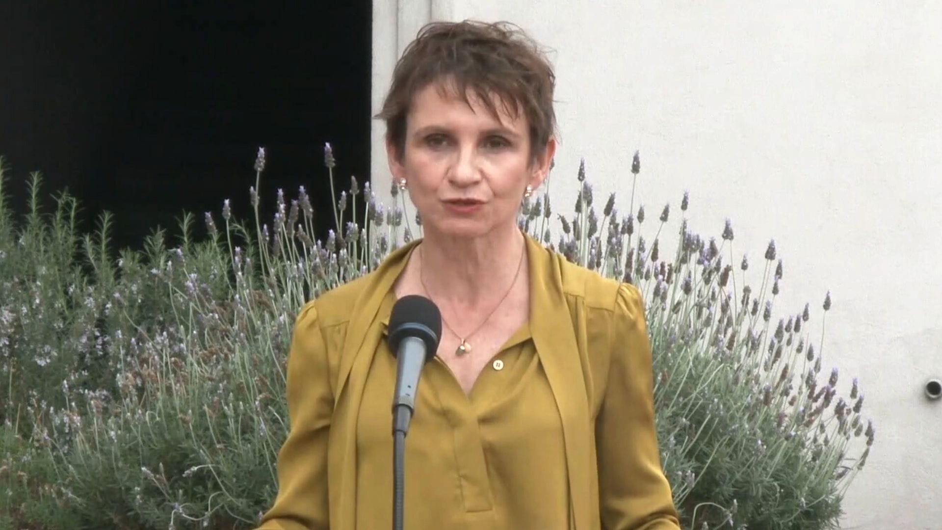 Carolina Tohá por protestas en Santiago: “No existe el derecho a quemar buses o romper semáforos”