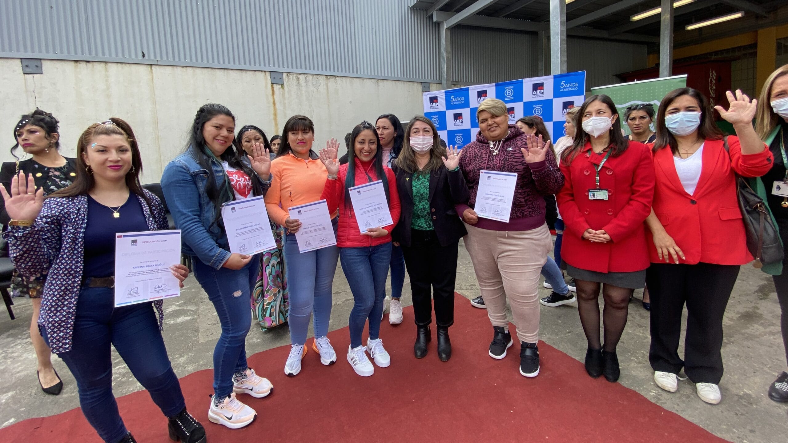 Internas de la cárcel en Concepción realizan desfile para cerrar certificación de nueva Clínica Estética