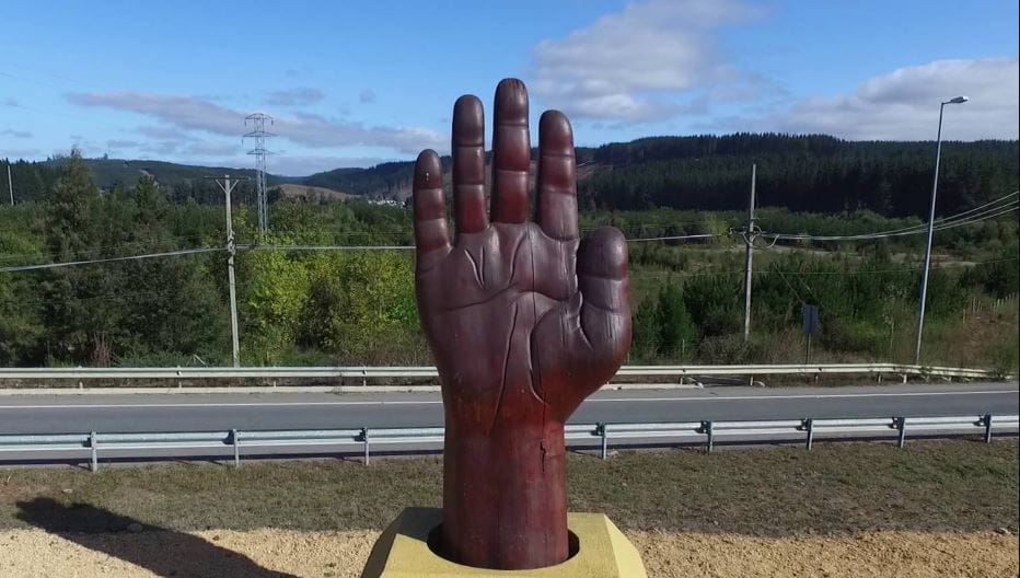 Cambiarán ubicación de la tradicional Mano de Madera en el acceso a Curanilahue