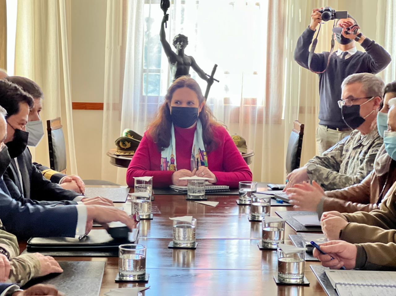 Ministra de Defensa Maya Fernández encabeza comité de seguridad en II Zona Naval en Talcahuano
