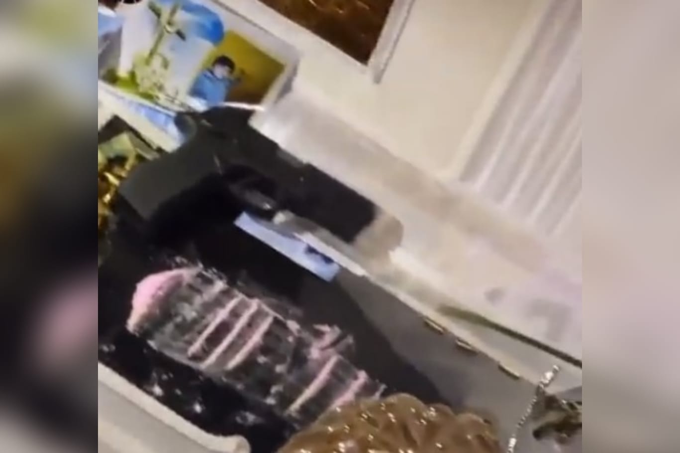 Jóvenes comparten video consumiendo “Tussi” sobre el ataúd de un amigo