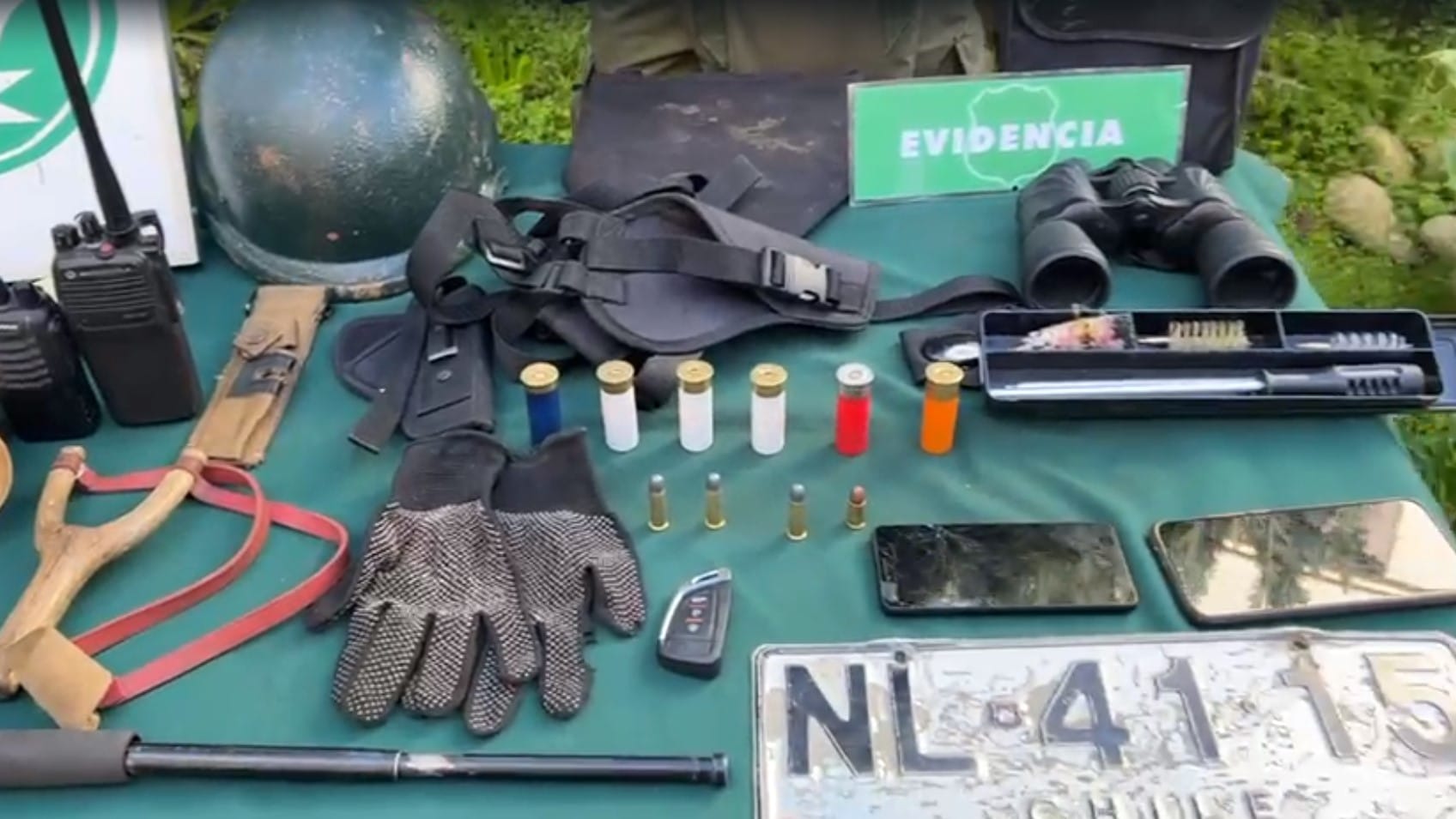 Detienen a hombre que conducía ebrio en Cañete: Llevaba munición, un arma y radios portátiles