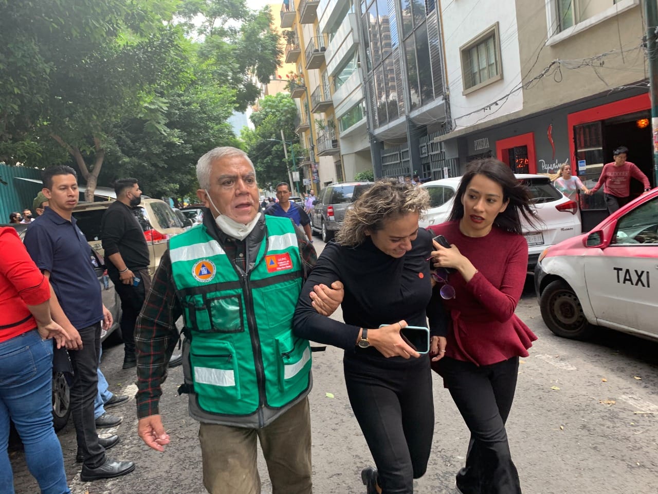Alerta de tsunami en México: Fuerte terremoto deja una persona fallecida y daños en edificios